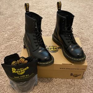 Dr. Martens Modern Black 1460 Combat Boots - Like New!